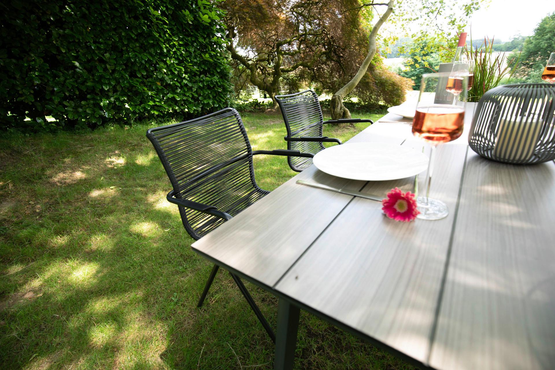 Tischplatte aus HPL-Laminat in Leistenoptik