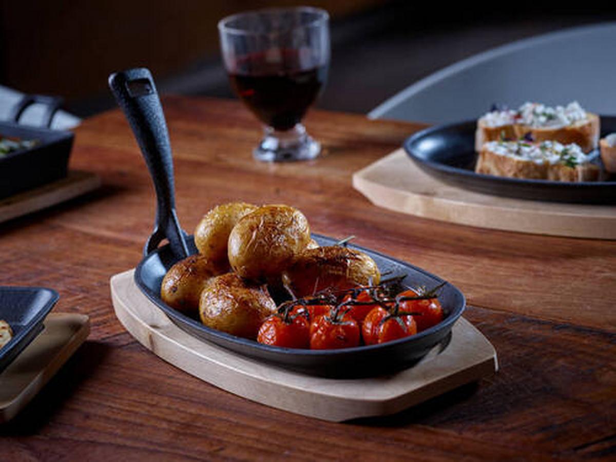 Servierpfanne  24x14 Cm Kratzfest Mit Servierbrett - Schwarz/Braun, Basics, Holz/Metall (24/2/14cm) - Echtwerk