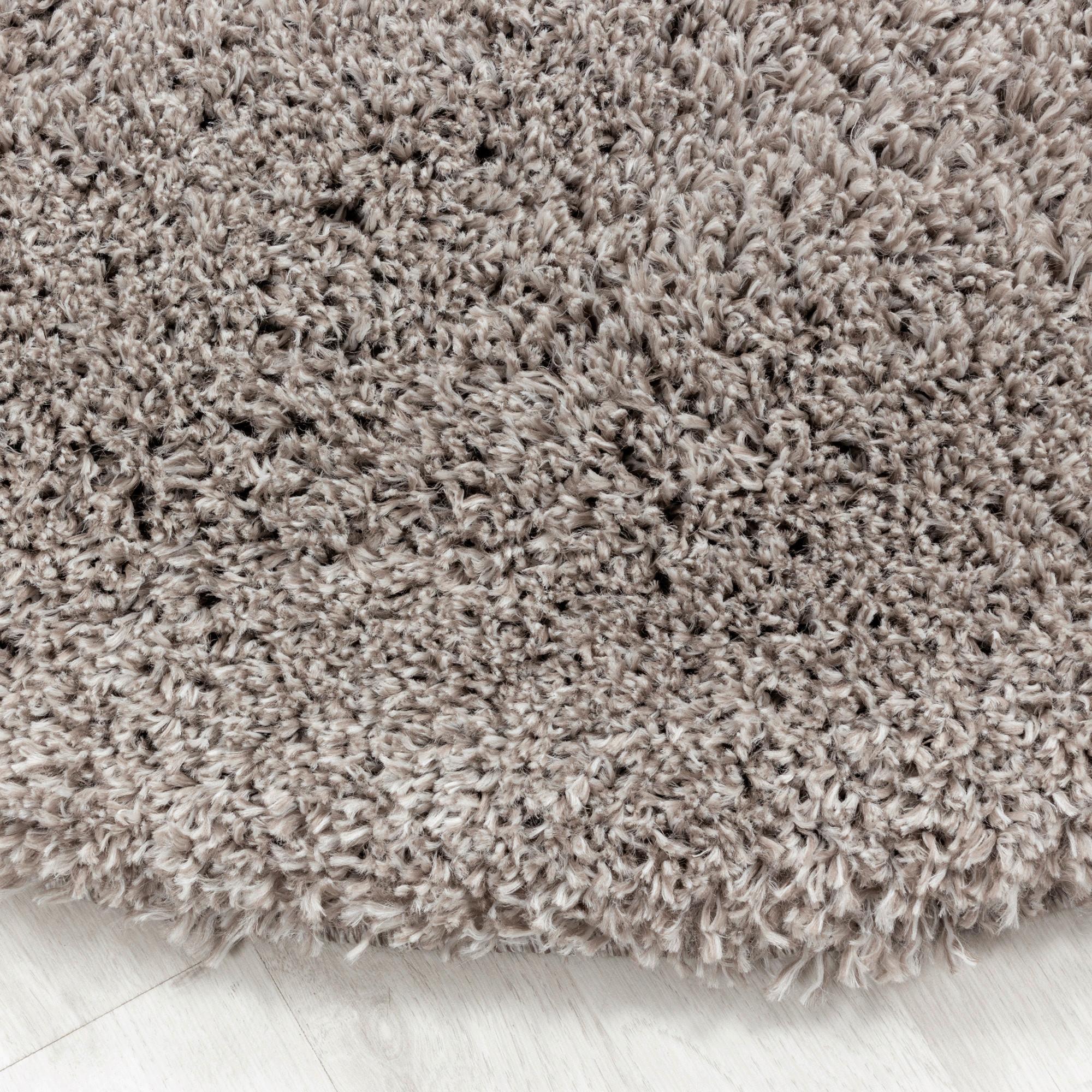 Flauschiger, runder Hochflorteppich in Beige