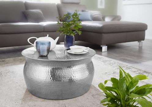 Runder Couchtisch KARAM mit Ablage, aus getriebenem Metall