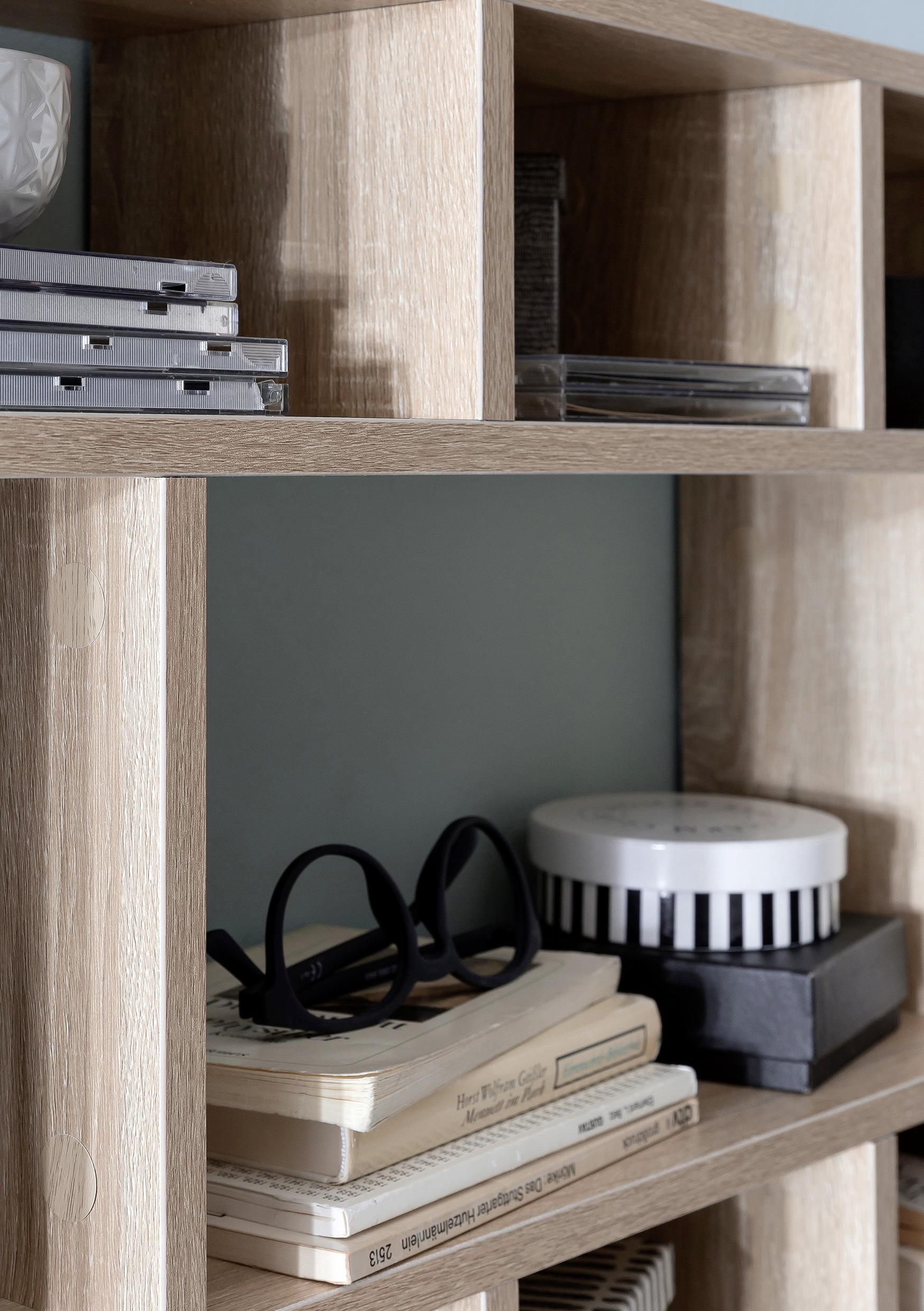 Wandregal in Eichefarben