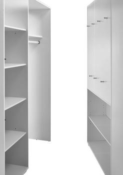 Durchdachtes System Kleiderschrank mit begehbarem Stauraum