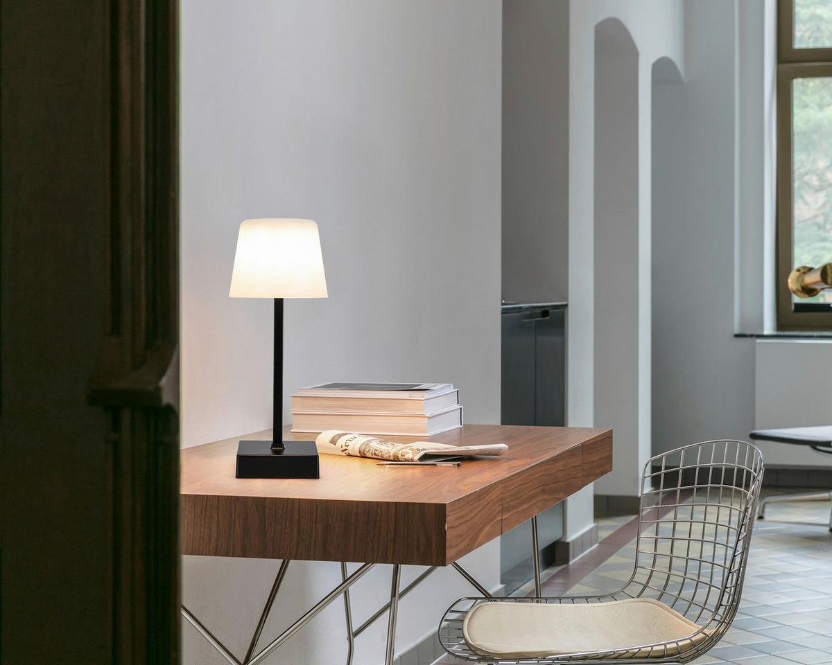 NABÍJATEĽNÁ STOLNÁ LAMPA EMO - čierna/biela, Modern, kov/plast (10,5/25cm) - Mömax