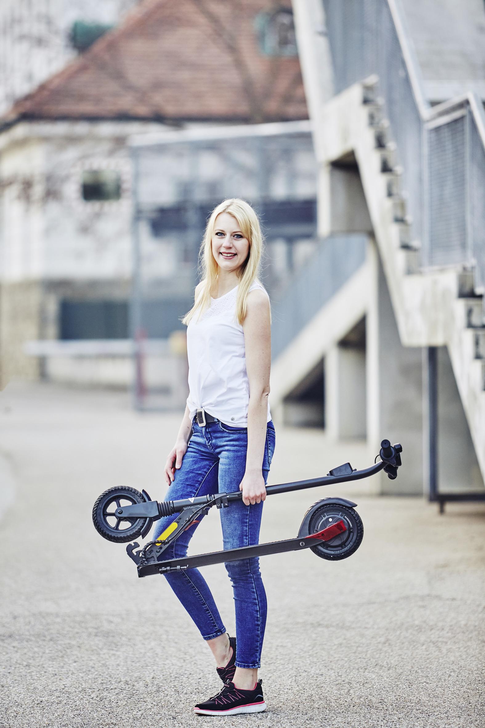 E-Scooter Esa 800 mit Lcd Display inkl. Ladegerät - Schwarz, Basics, Metall (103/45/107cm)