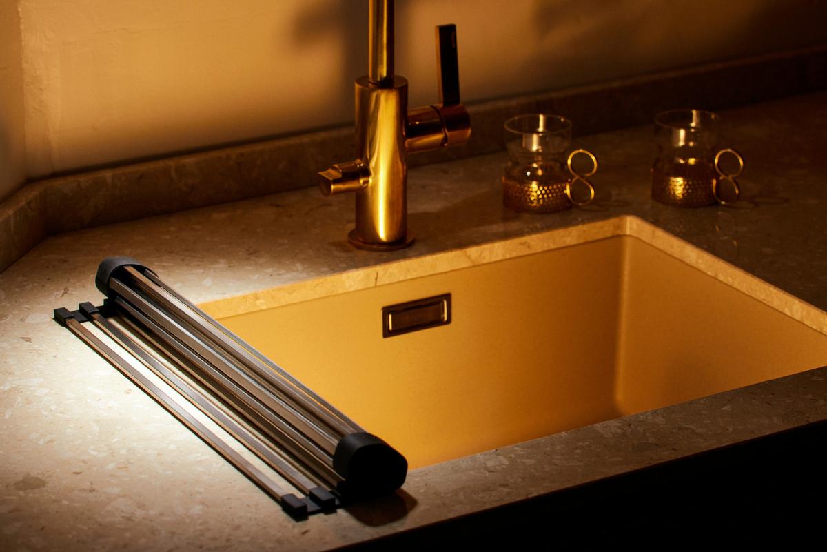 Abtropfmatte Edelstahlfarben B/H/T: ca. 46x32x0,8 cm - Edelstahlfarben, Basics, Metall (46/32/0,8cm) - HAPPY SINKS