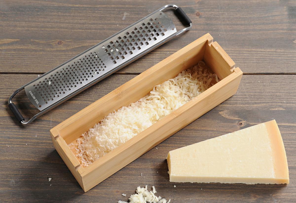 Käsereibe 25cm Bambus Echtholz Auffangbehälter - Basics, Holz/Metall (25/5,60/6,20cm) - Kesper