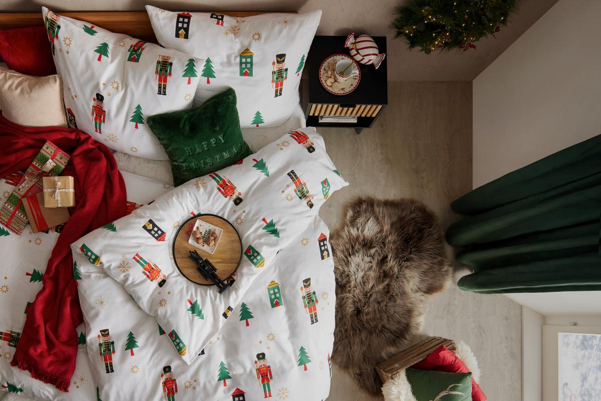 POSTEĽNÁ BIELIZEŇ NUSSKNACKER - biela/červená, textil (140/200cm) - Mömax