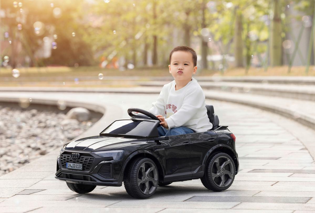 ELEKTRO-KINDERAUTO AUDI TTS - Schwarz, Trend, Kunststoff/Metall (99/54/46cm) - BUNINO