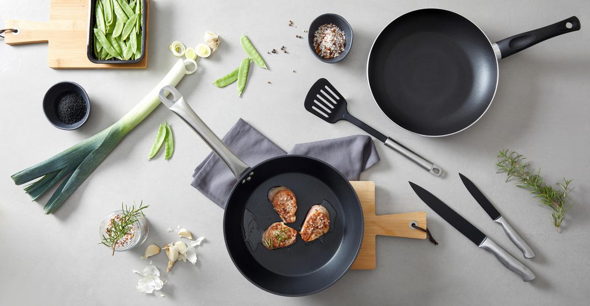 Pánev Basic, Ø: 24cm - šedá/černá, Konvenční, kov/plast (24/4,5cm) - Mömax