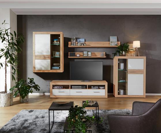 Wohnwand mit Vitrinen und Wandboard