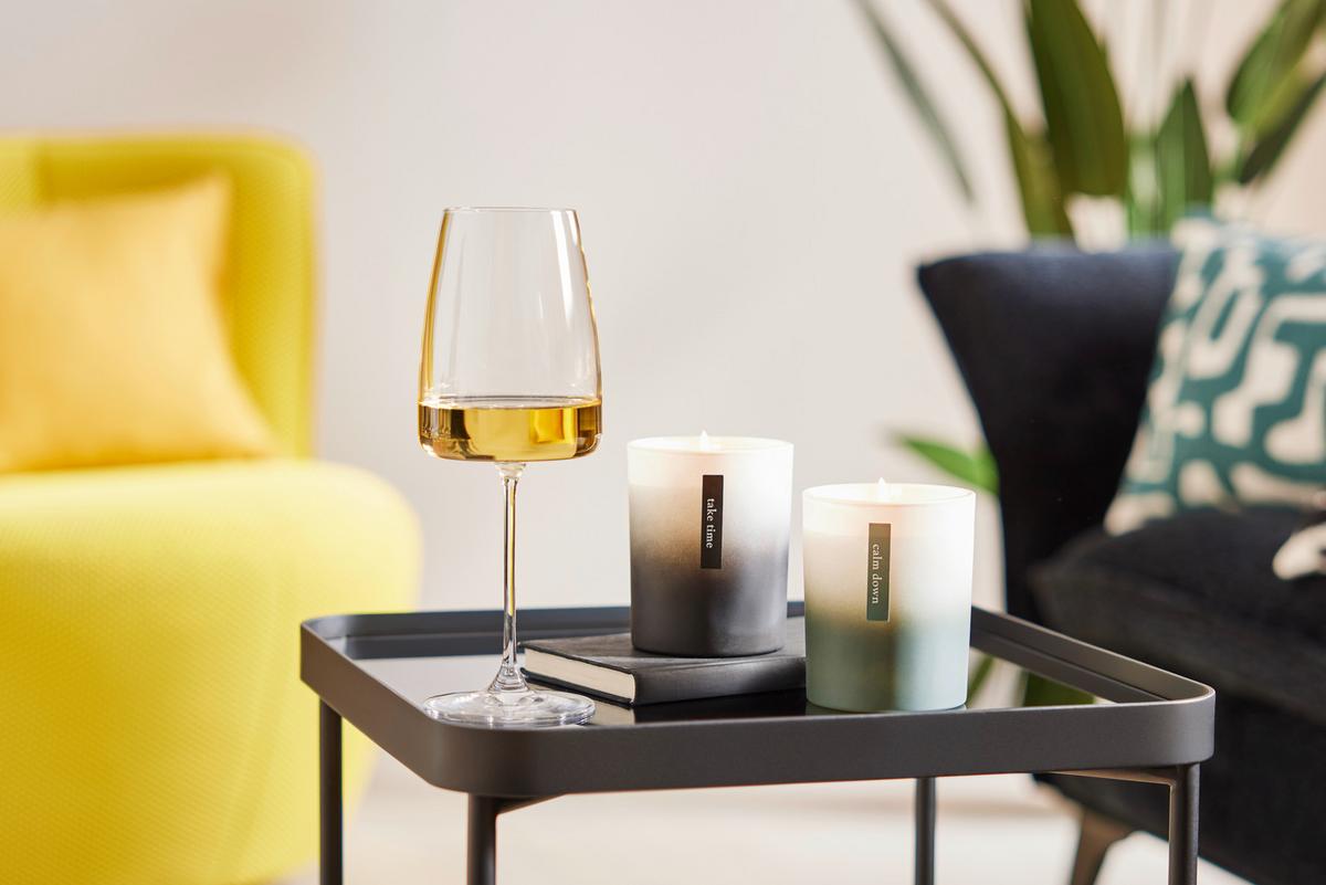 VONNÁ SVÍČKA ZOEY - bílá/bordeaux, Moderní, sklo (8/9,5cm) - Mömax