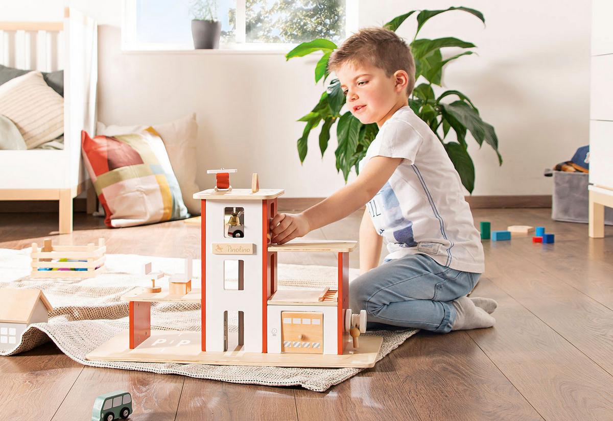 Feuerwehrstation Feuerwache 'ben' Mit Zubehör - Multicolor, Basics, Holz (55/32cm) - Pinolino