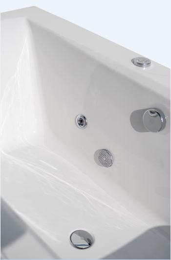Whirlpool mit fünf Massagedüsen