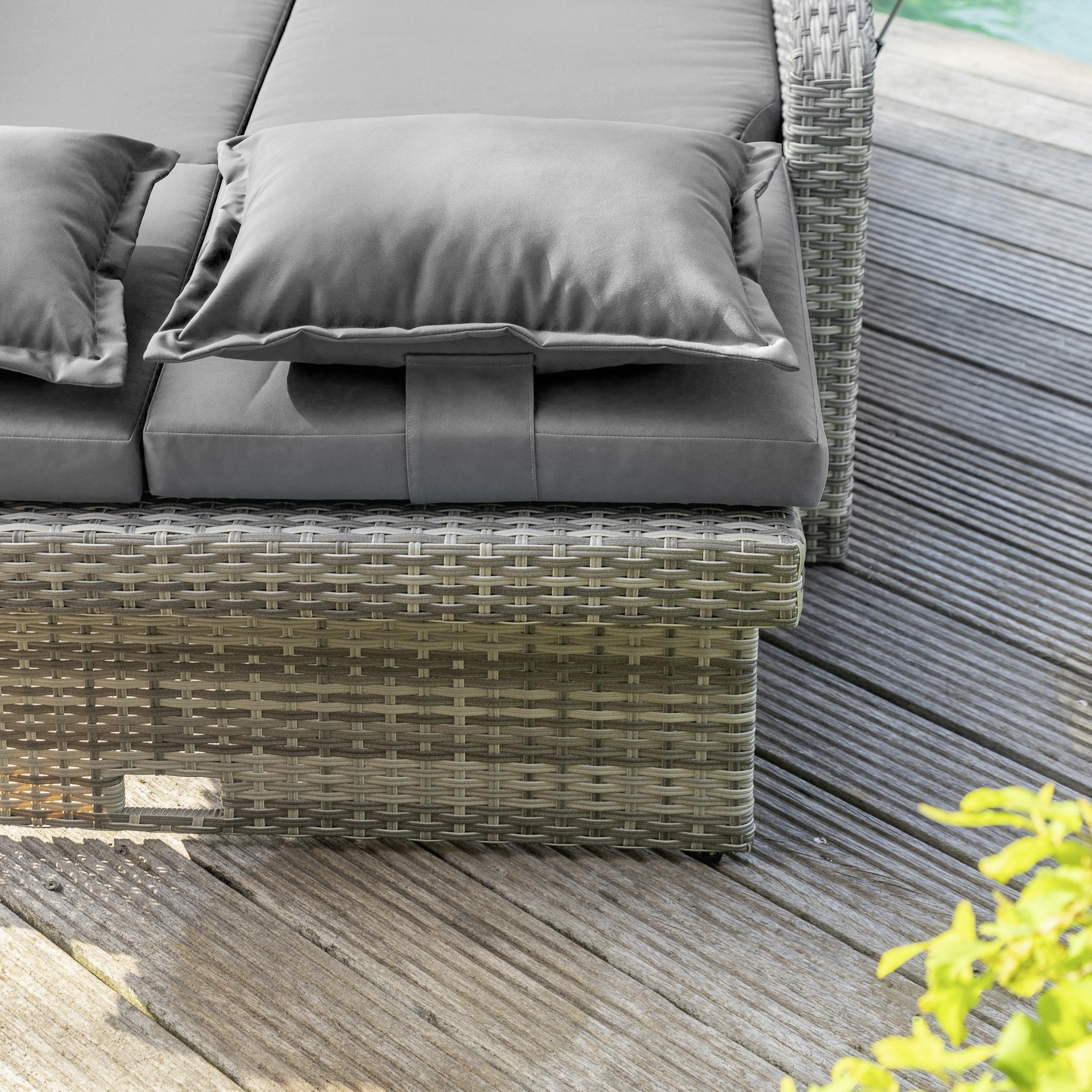 Loungegarnitur mit Kissen