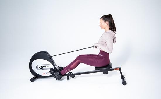 Rudergerät aus schwarzem Stahl