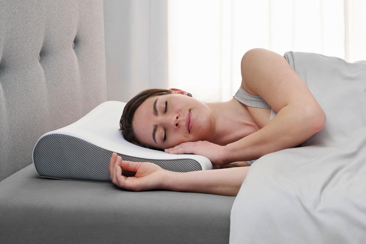 ANATOMICKÝ POLŠTÁŘ GERRY - bílá/modrá, textil (40/60/7cm) - Premium Living