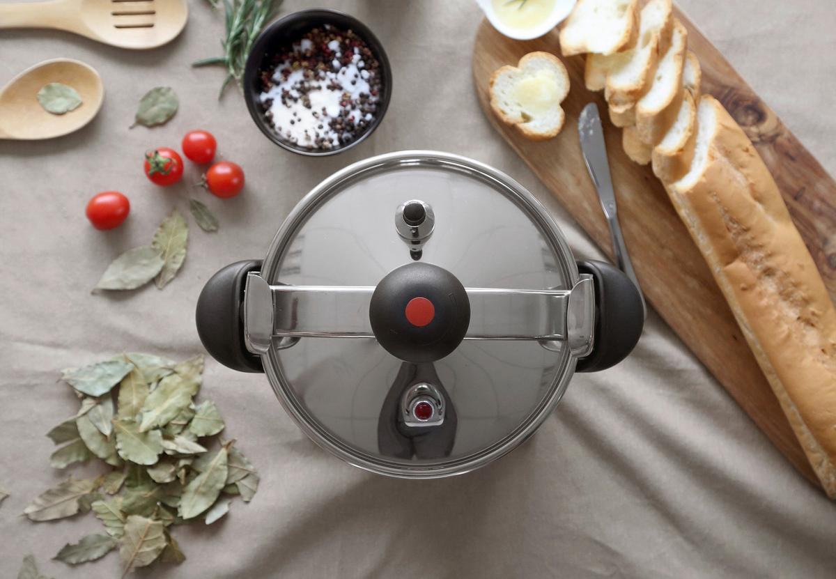 Schnellkochtopf Cordoba 8l Edelstahl/schwarz Mit Deckel - Silberfarben/Schwarz, Basics, Kunststoff/Metall (24cm)