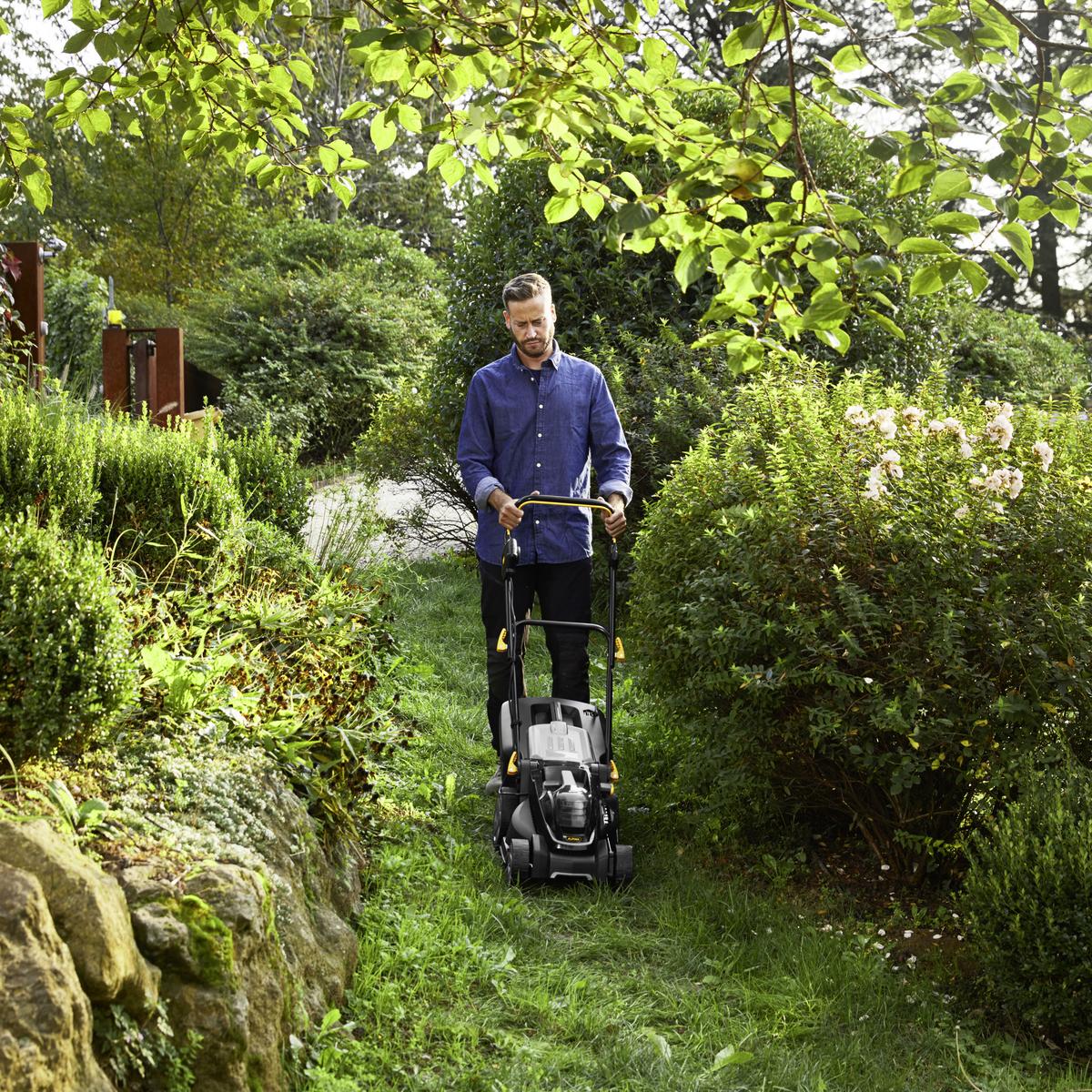 Akku Rasenmäher Schnittbreite 34 cm Geeignet für 200 Qm2 - Schwarz, MODERN, Kunststoff (43,5/103/130cm) - Alpina 5849