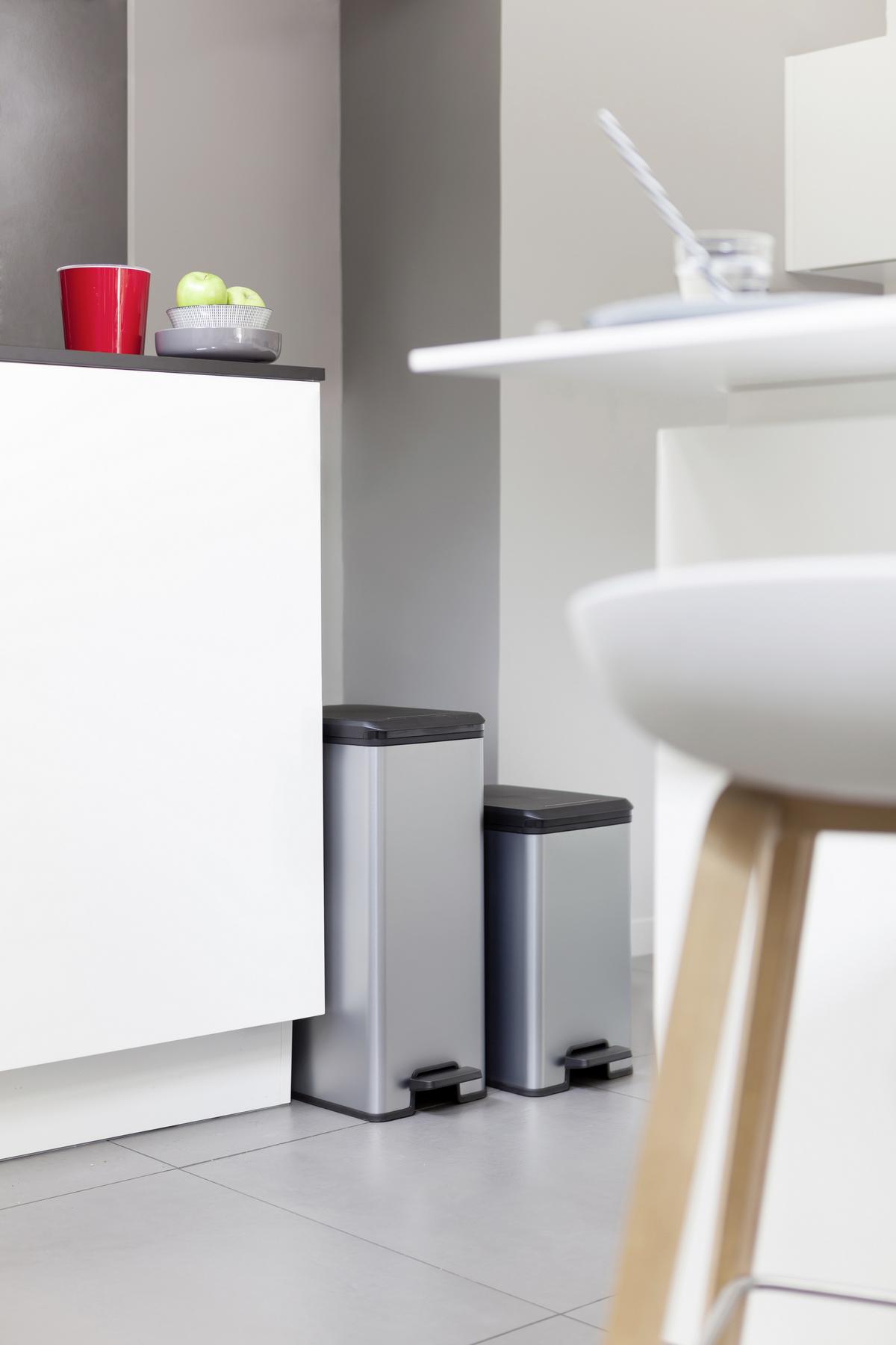 Pedálos Szemetes 25 Liter Slim Bin - ezüst/fekete (25/45/39cm)