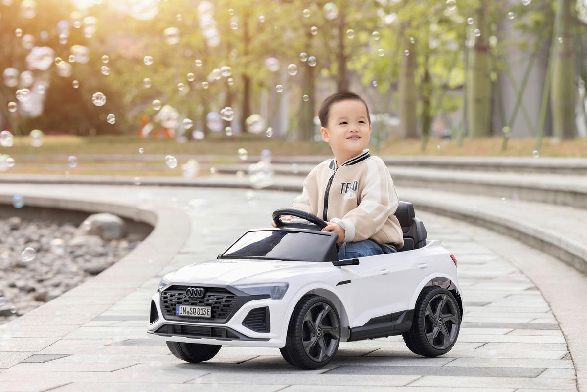 ELEKTRO-KINDERAUTO AUDI TTS - Weiß, Trend, Kunststoff/Metall (99/54/46cm) - BUNINO