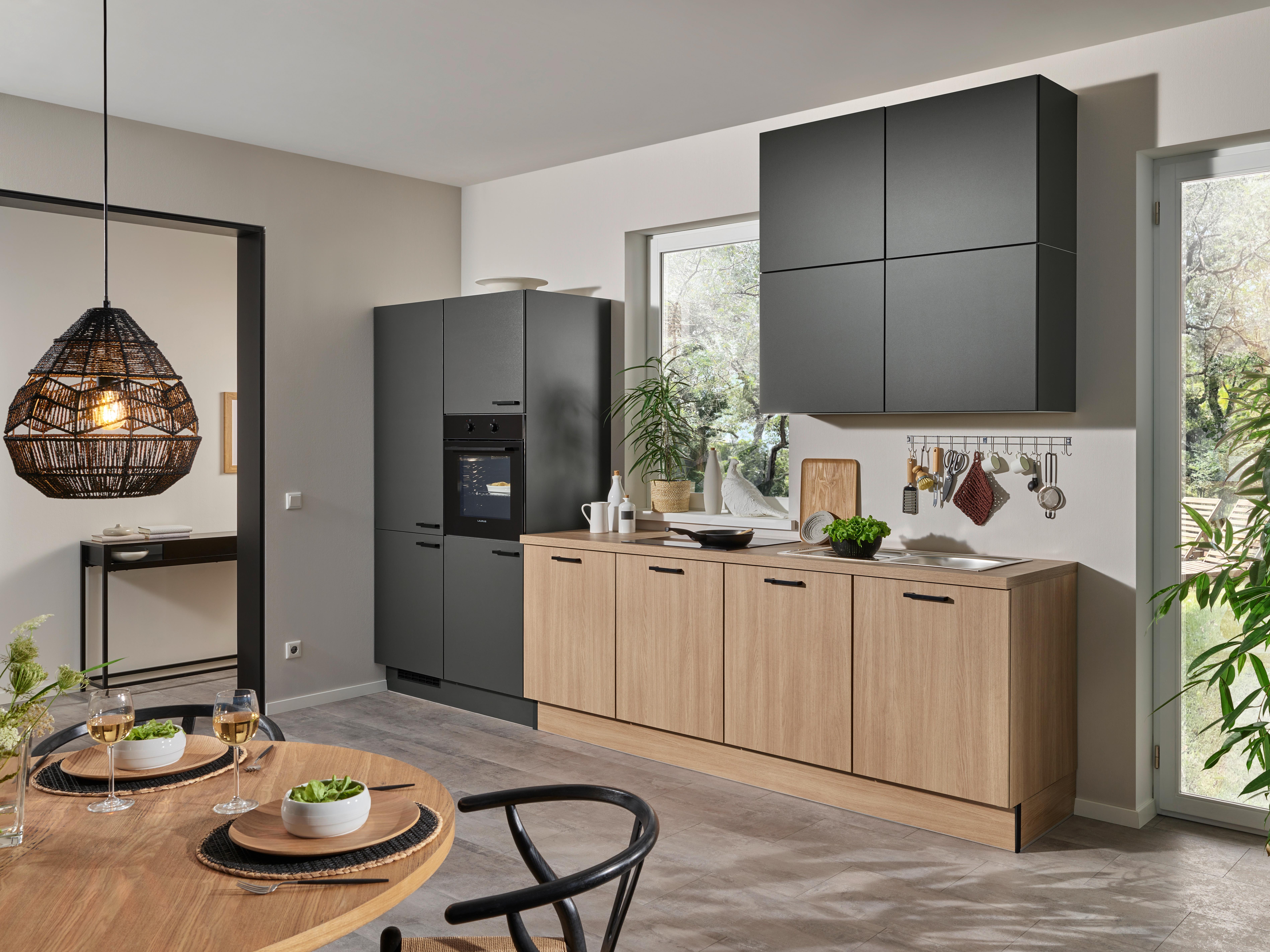 Kuchyňský blok bez spotřebičů a dřezu - barvy dubu/černá, Moderní, kov/kompozitní dřevo (340cm) - Pino