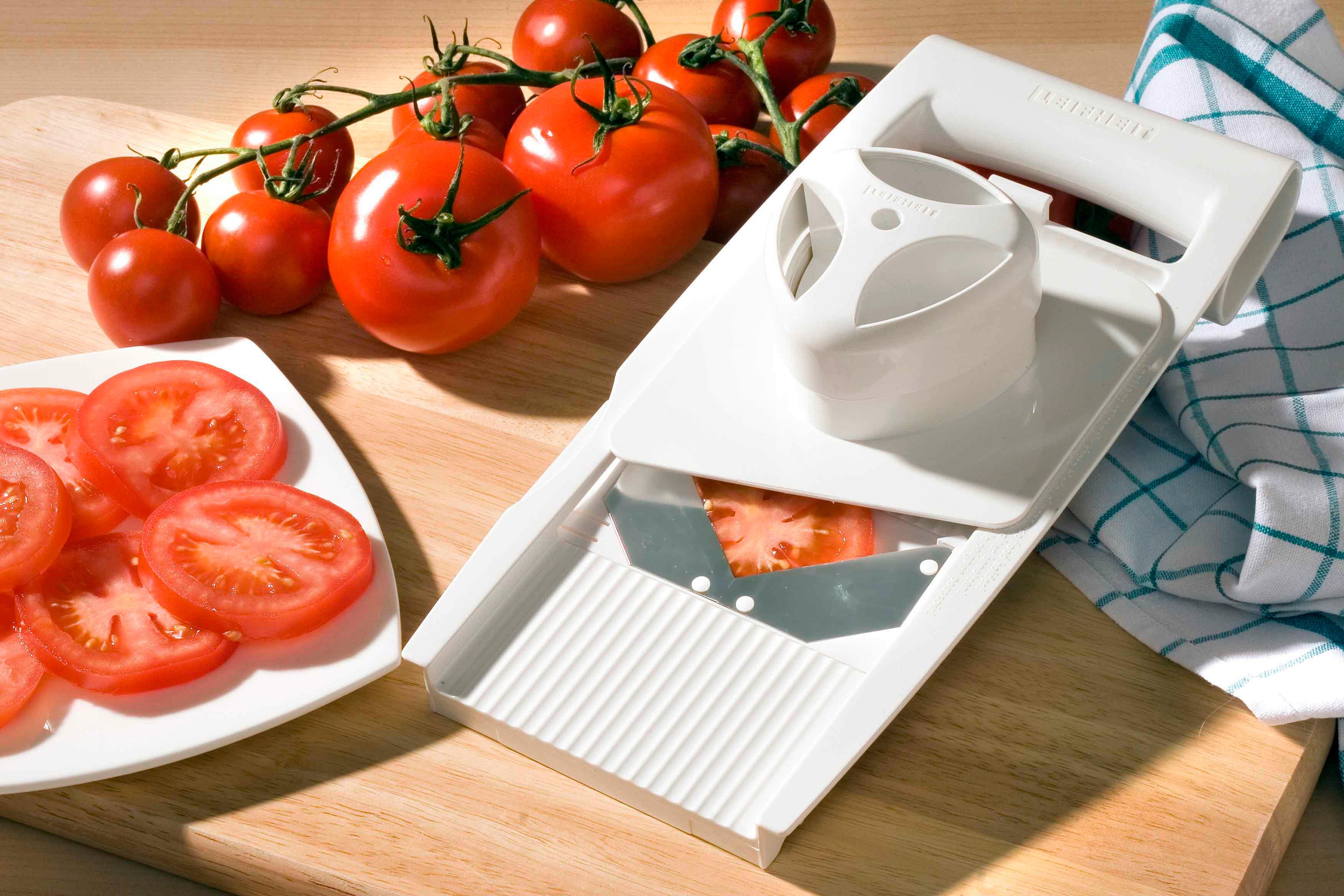 Küchenreibe mit Tomatenmesser