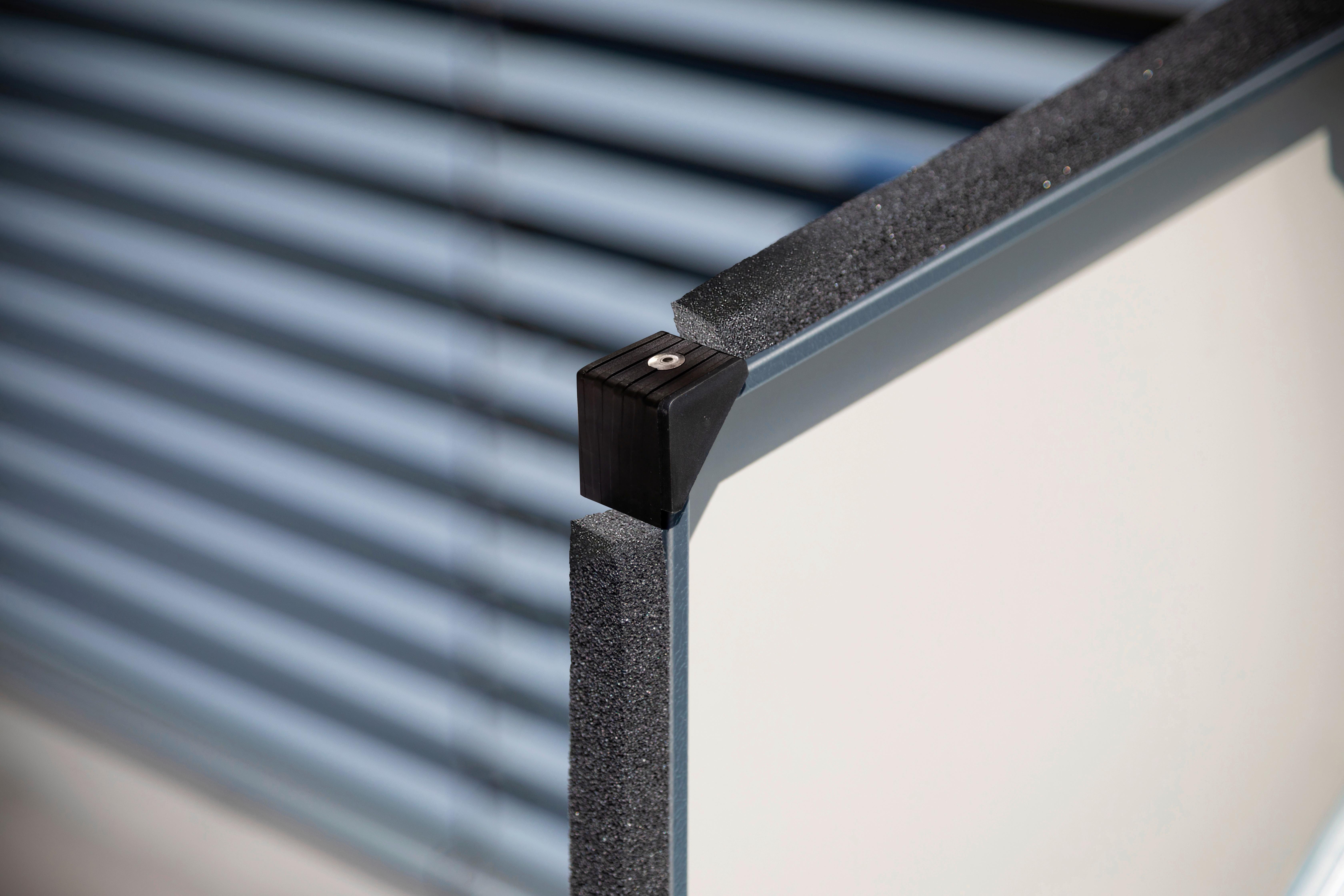 Geräteschrank aus verzinktem Stahl