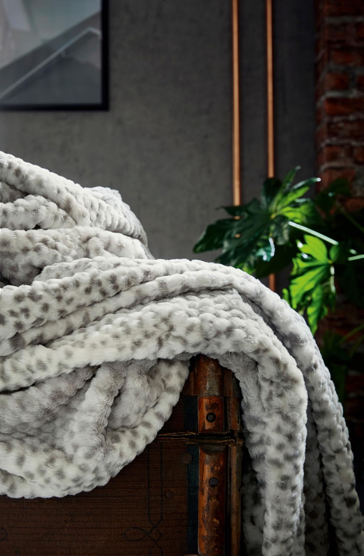 Kuscheldecke Weiß/Grau 150x200 cm - Weiß/Grau, Design, Textil (150/200cm) - Bugatti