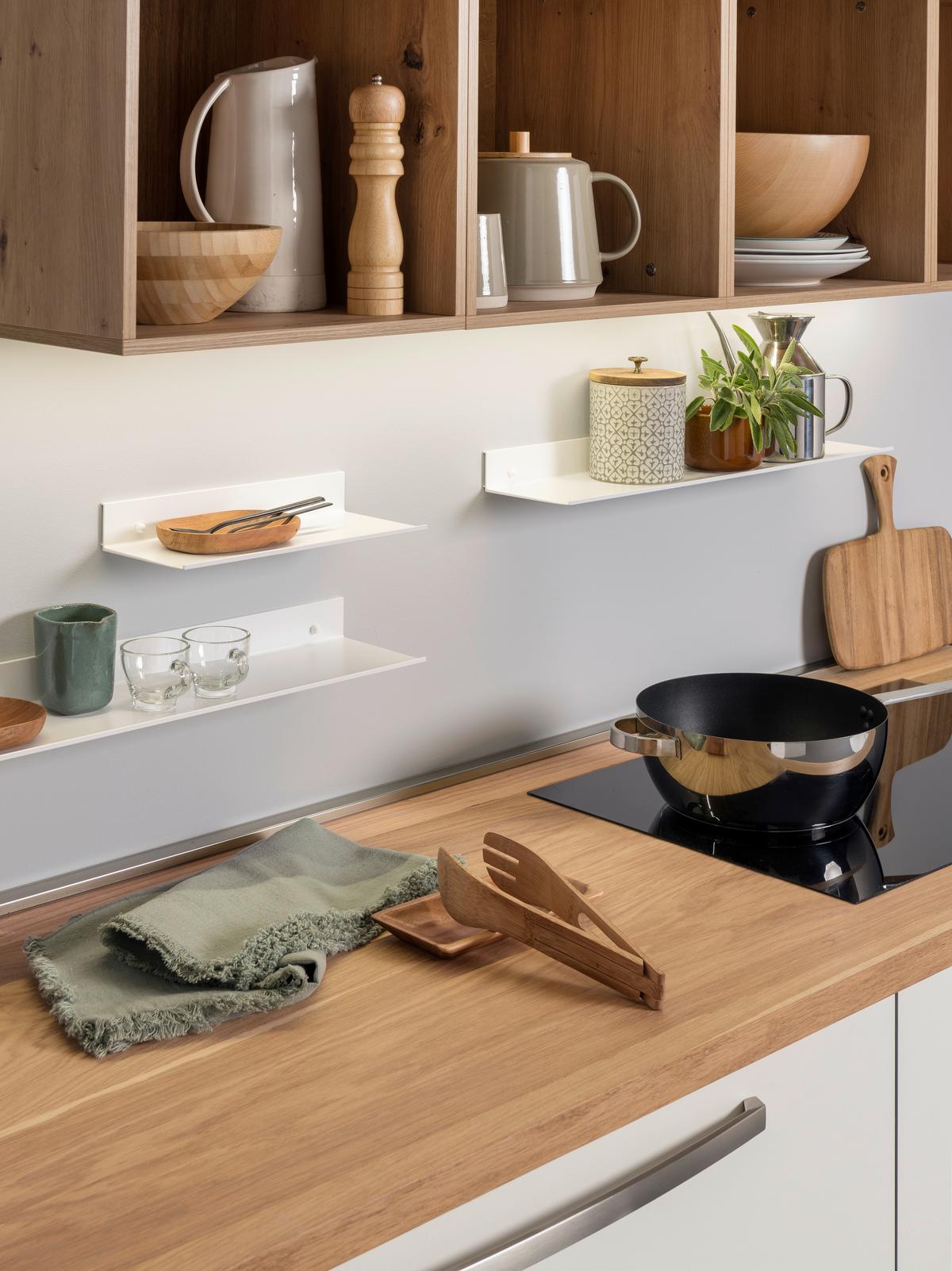 Wandboard Aluminia 130 Weiß B: 30 cm - Weiß, Trend, Metall (30/4,5/13cm)