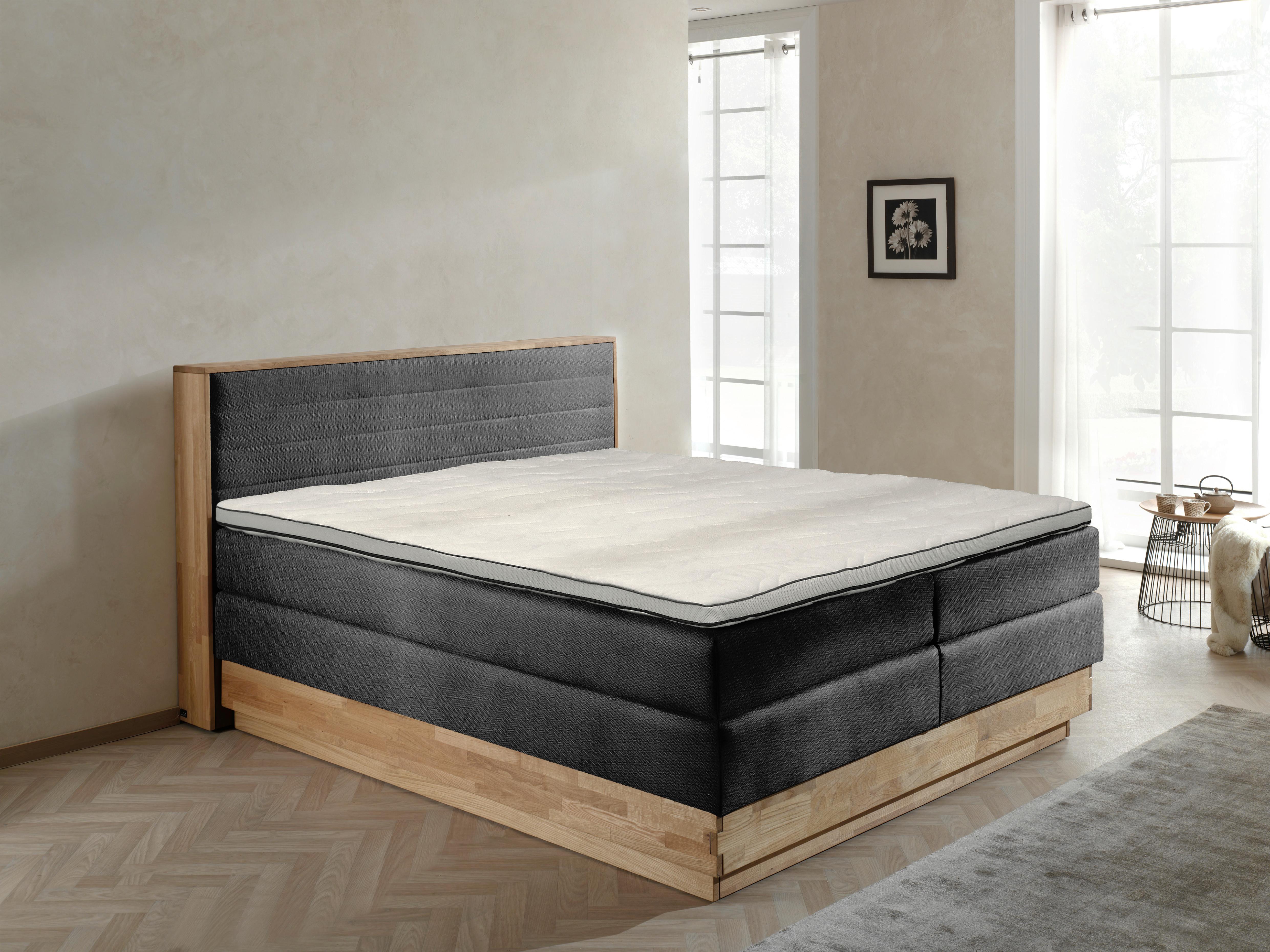 Boxspringbett mit Veloursbezug