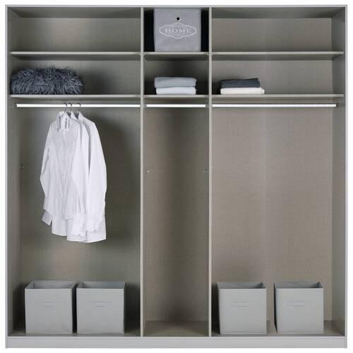Drehtürenschrank mit Spiegeltüren und Kleiderstangen