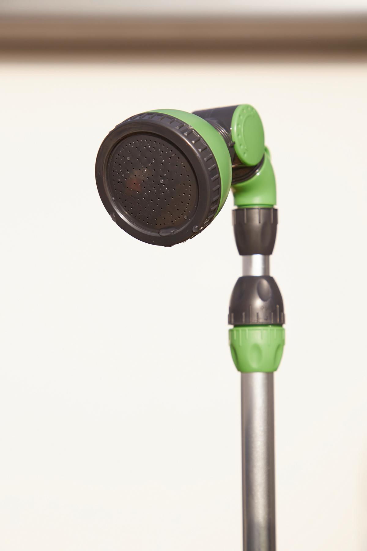 Gartendusche höhenverstellbar 170-240 cm, Dreibein/Erdspieß - Silberfarben/Grün, Basics, Kunststoff/Metall (240cm) - Homezone