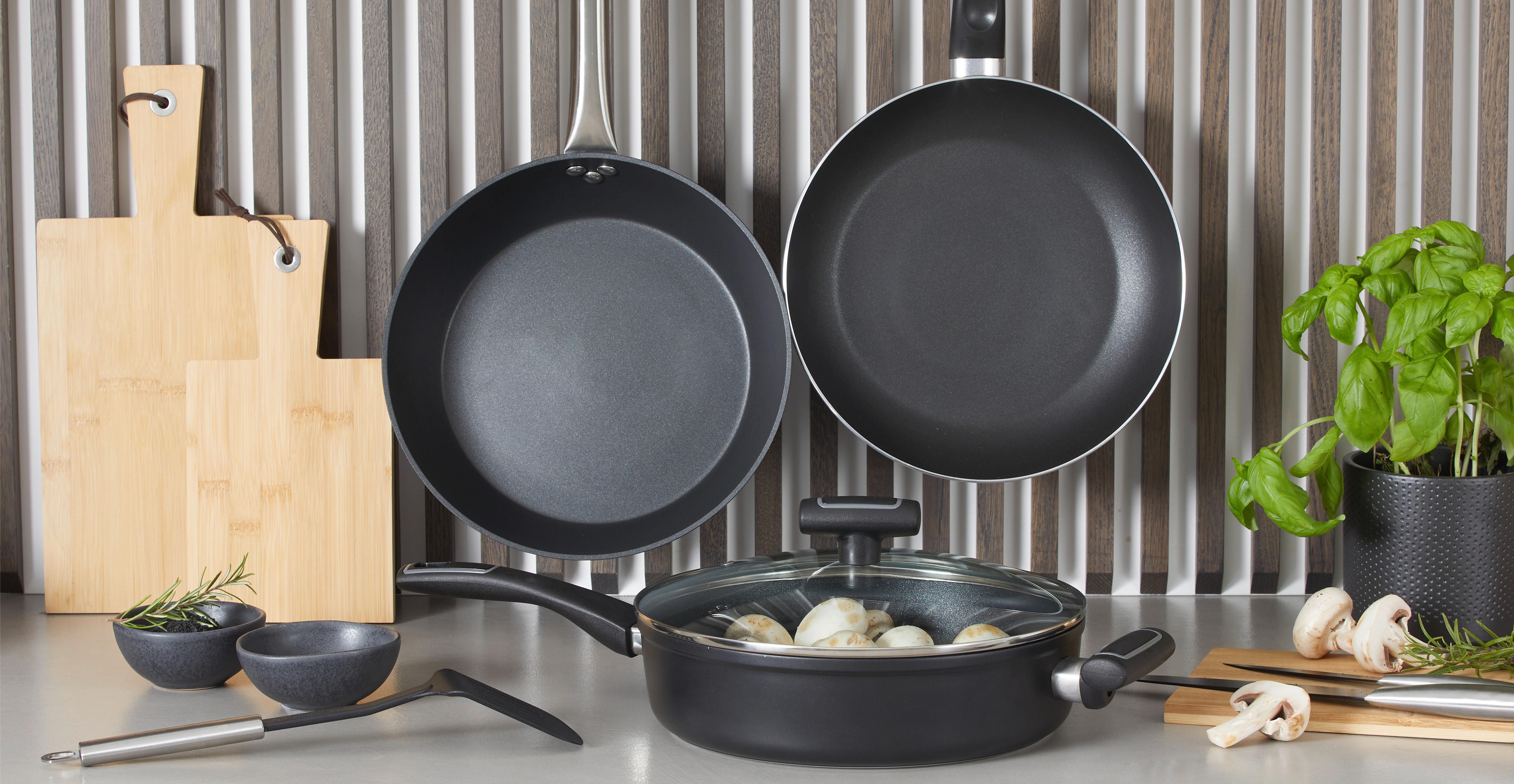 Panvica Basic, Ø: 24cm - čierna/sivá, Konventionell, kov/plast (24/4,5cm) - Mömax