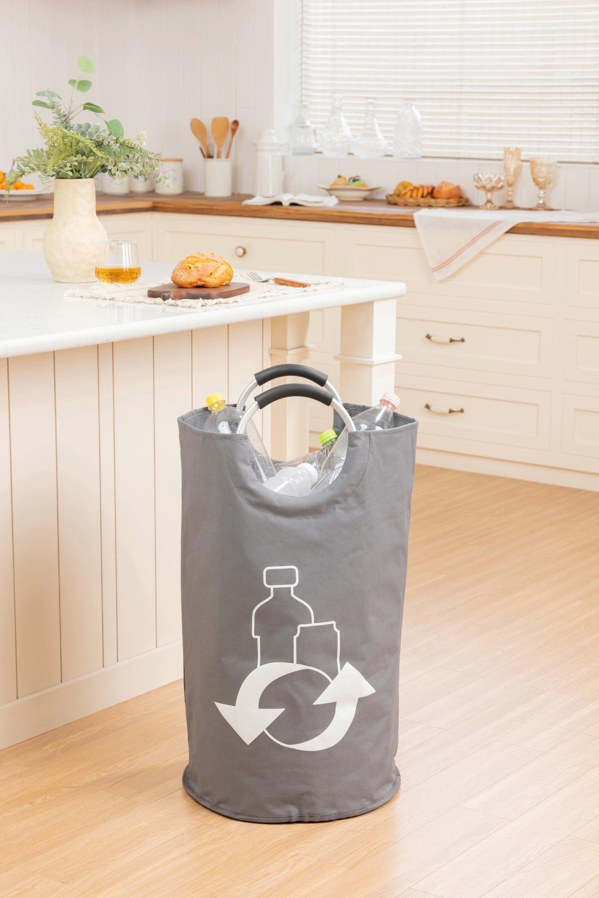 Flaschensammler Peter - Grau, KONVENTIONELL, Textil/Metall (38/72cm) - Luca Bessoni