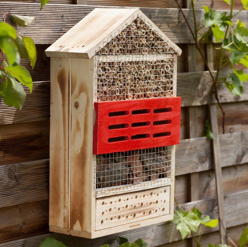 Insektenhotel mit Aufhängevorrichtung