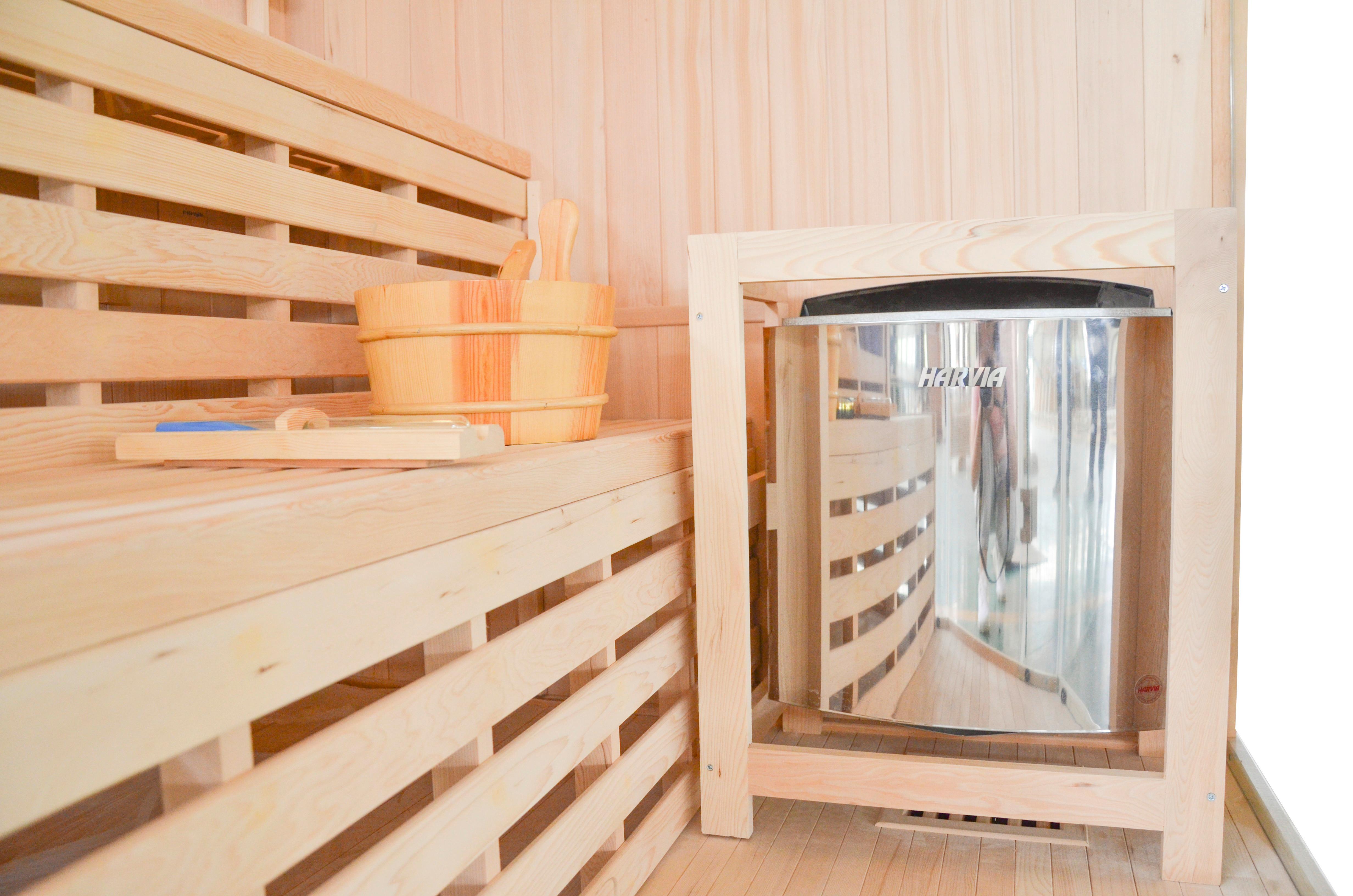 Sauna mit integriertem Saunaofen und Zubehör