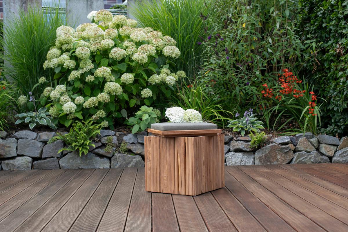 Gartenhocker Woodie Teakholz Braun/Taupe mit Stauraum - Taupe/Braun, Basics, Holz/Textil (45/45/45cm) - Gardenson