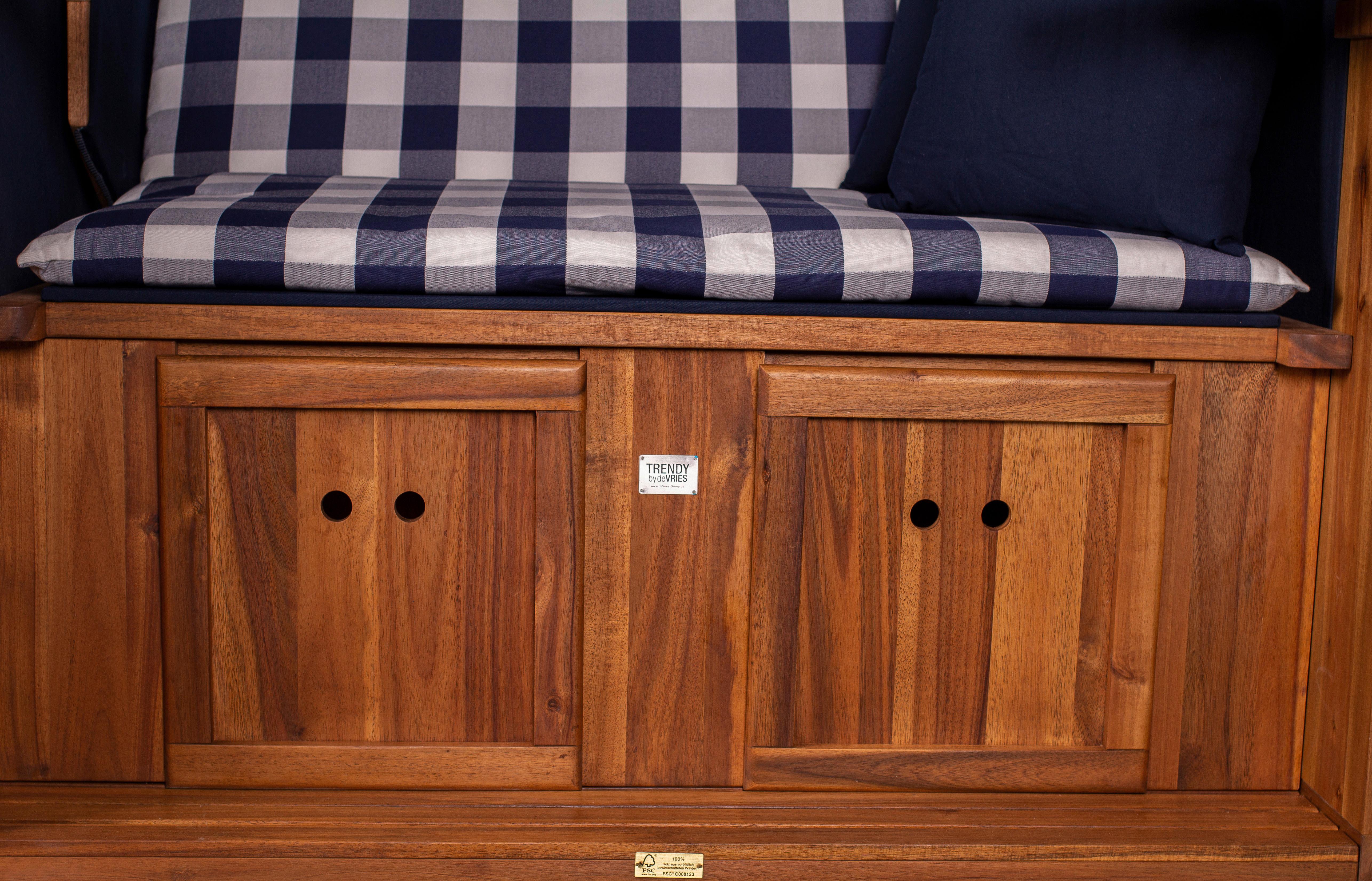 Strandkorb mit Sonnenmarkise