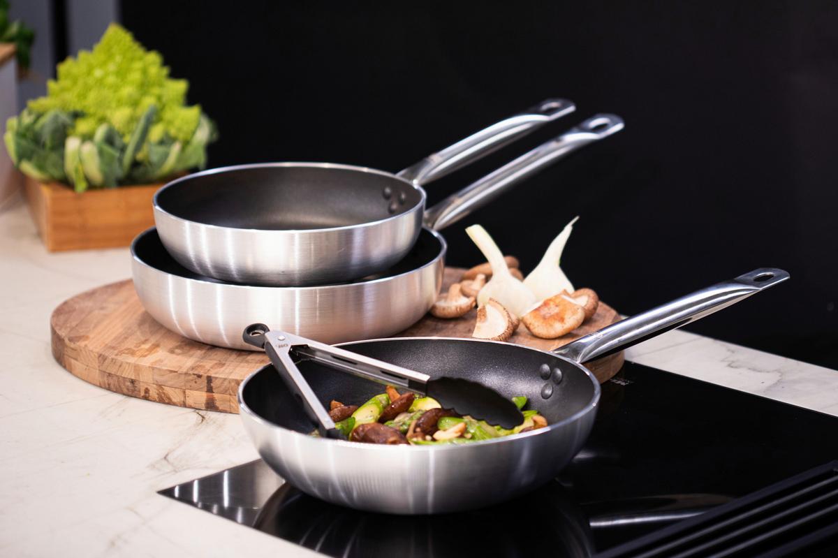 Wok Bistro-line D: 28 Cm Aluminium Antihaftbeschichtet - Silberfarben/Schwarz, Basics, Metall (28cm)