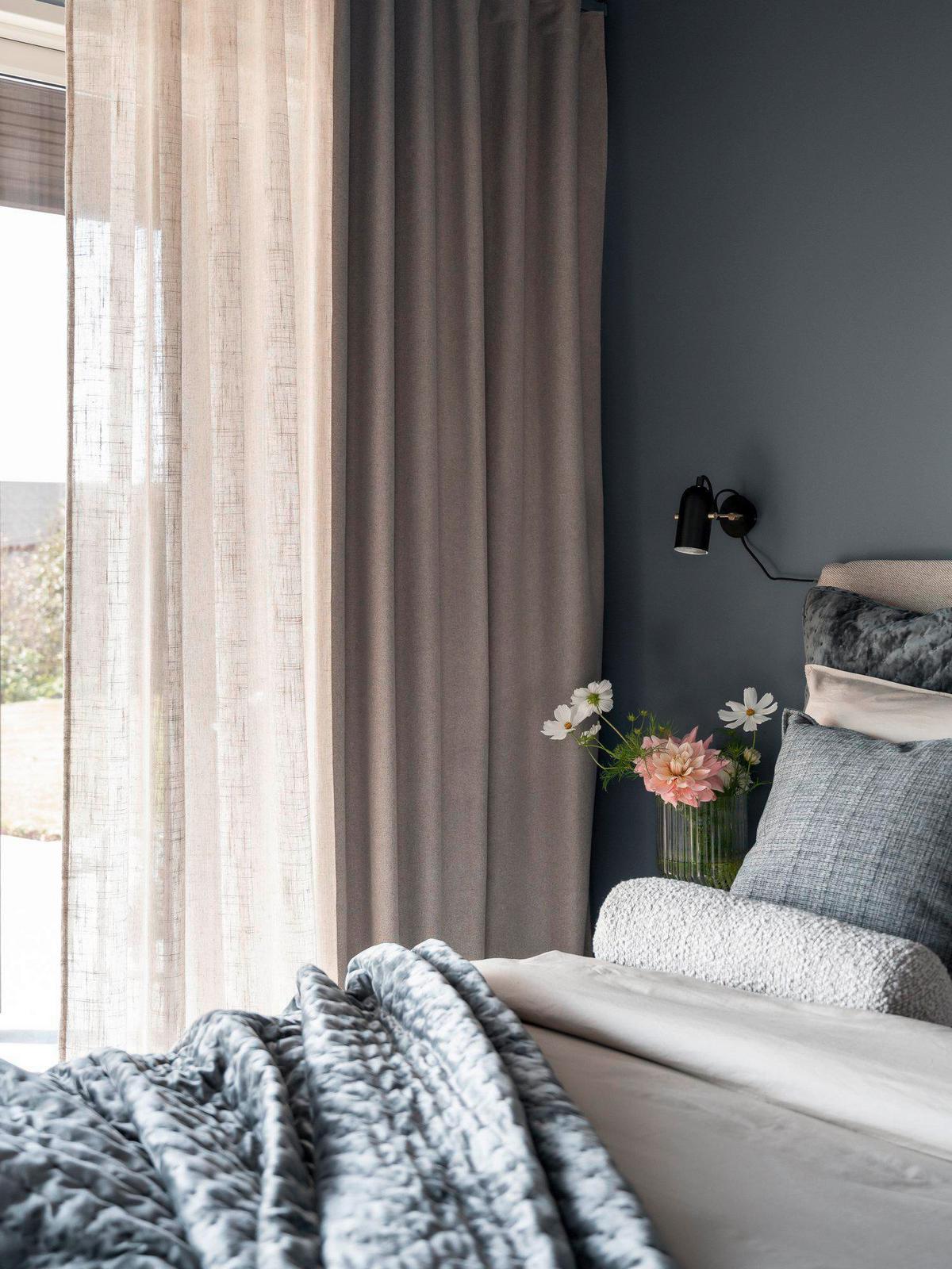 ZATEMŇOVACÍ ZÁVES JANE - taupe, Basics, textil (140/270cm) - Svanefors