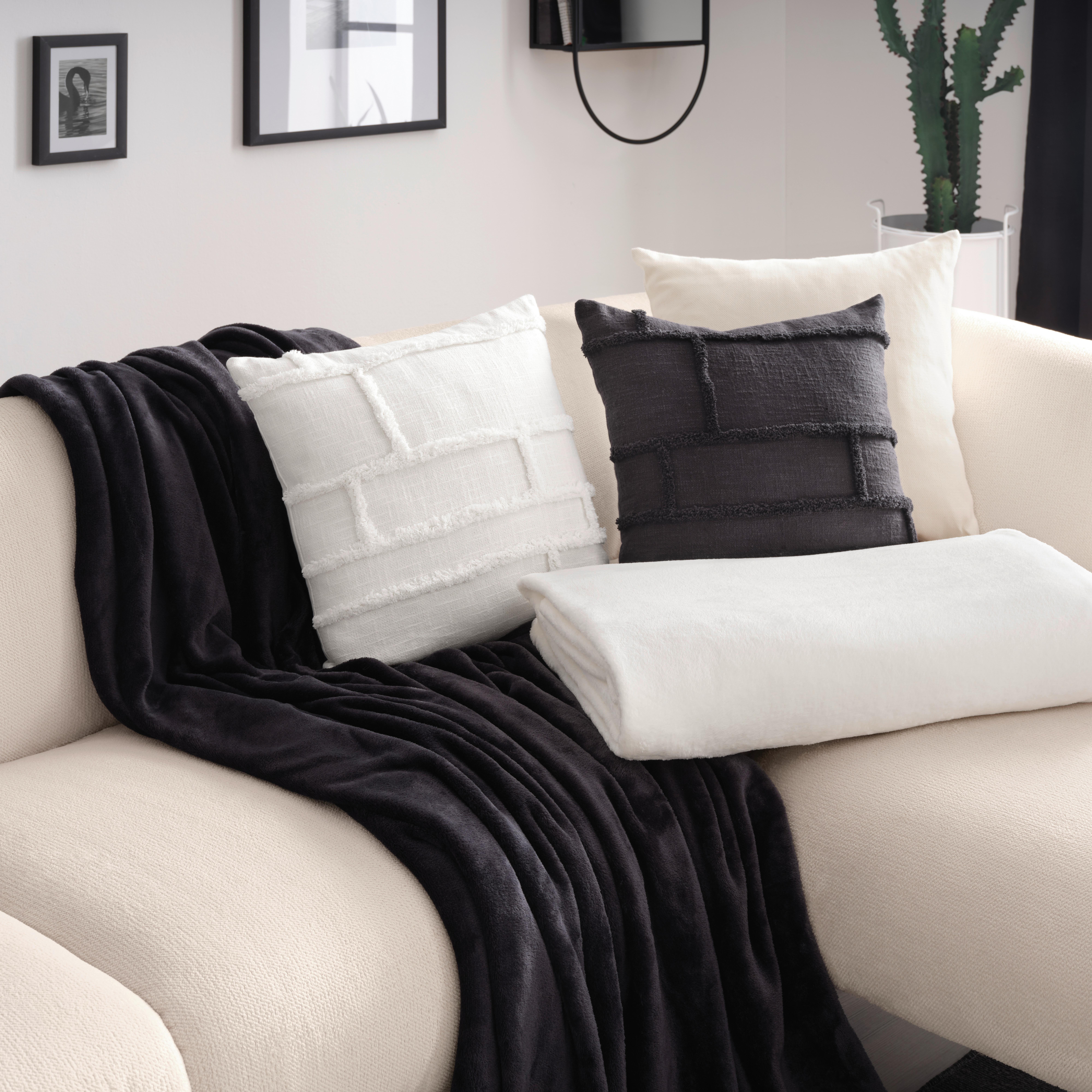 Dekorační Polštář Brigg, Š/d: 45/45cm - bílá, Moderní, textil (45/45cm) - Premium Living