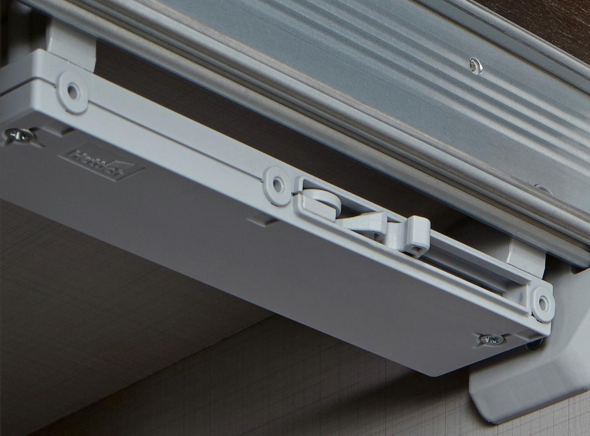 Ajtócsillapító Tolóajtós Szekrényhez - alumíniumszínű, műanyag (35/10/13cm)