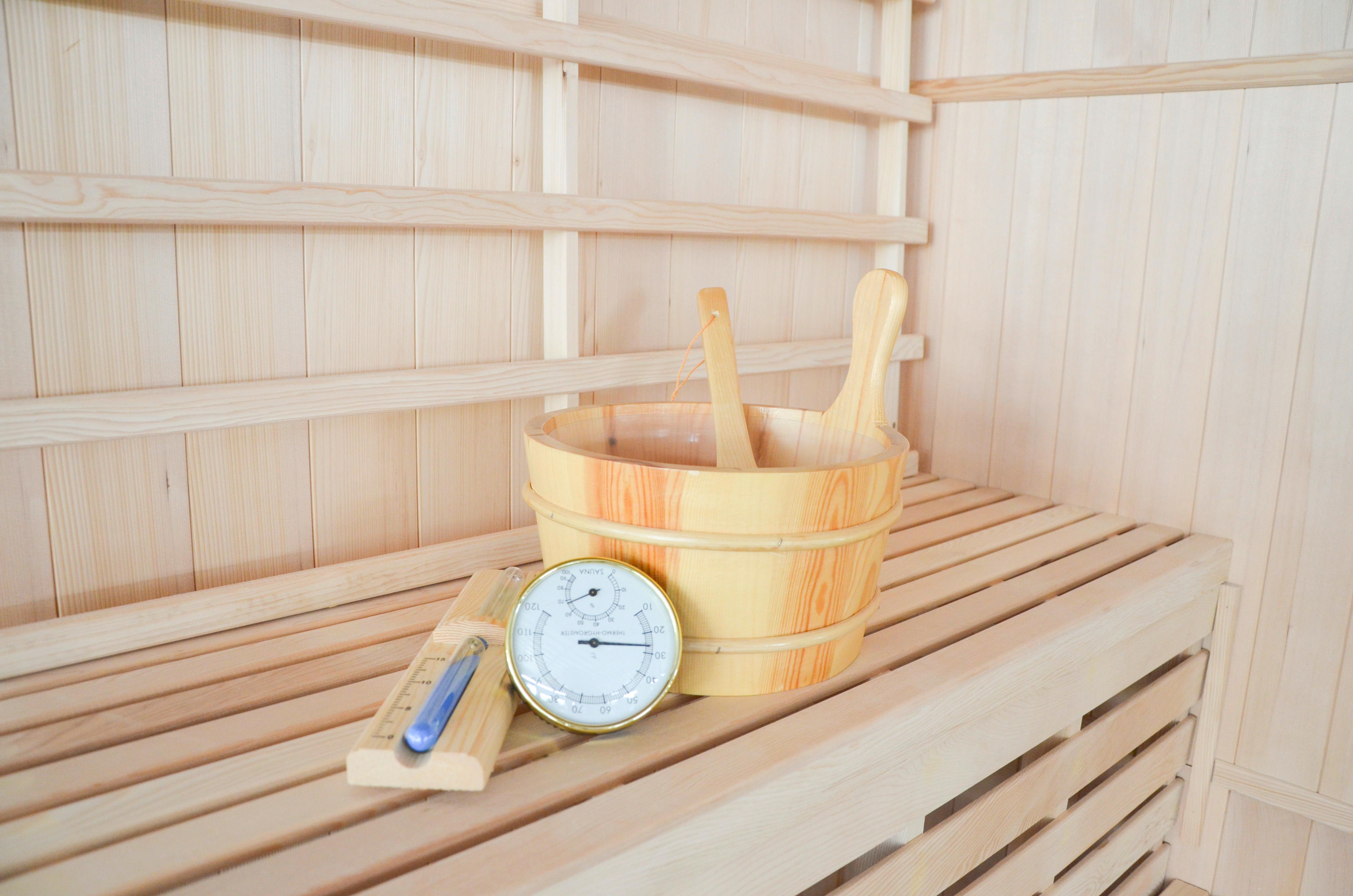 Sauna aus massiver Hemlocktanne
