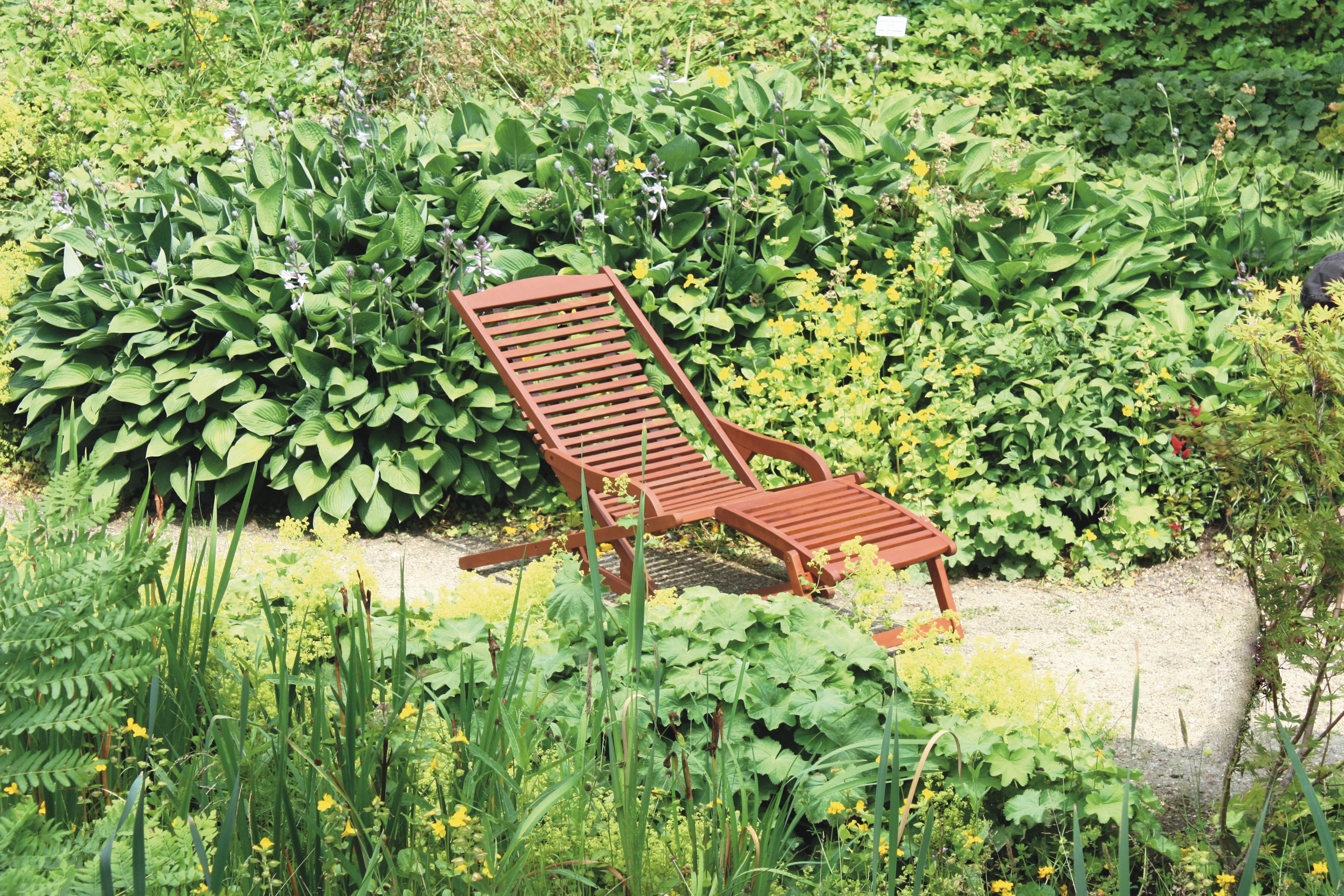 Sonnenliege Alaska Eukalyptusholz mit Auflage - Beige/Braun, Basics, Holz/Kunststoff (59,5/78/145cm) - Gardenson