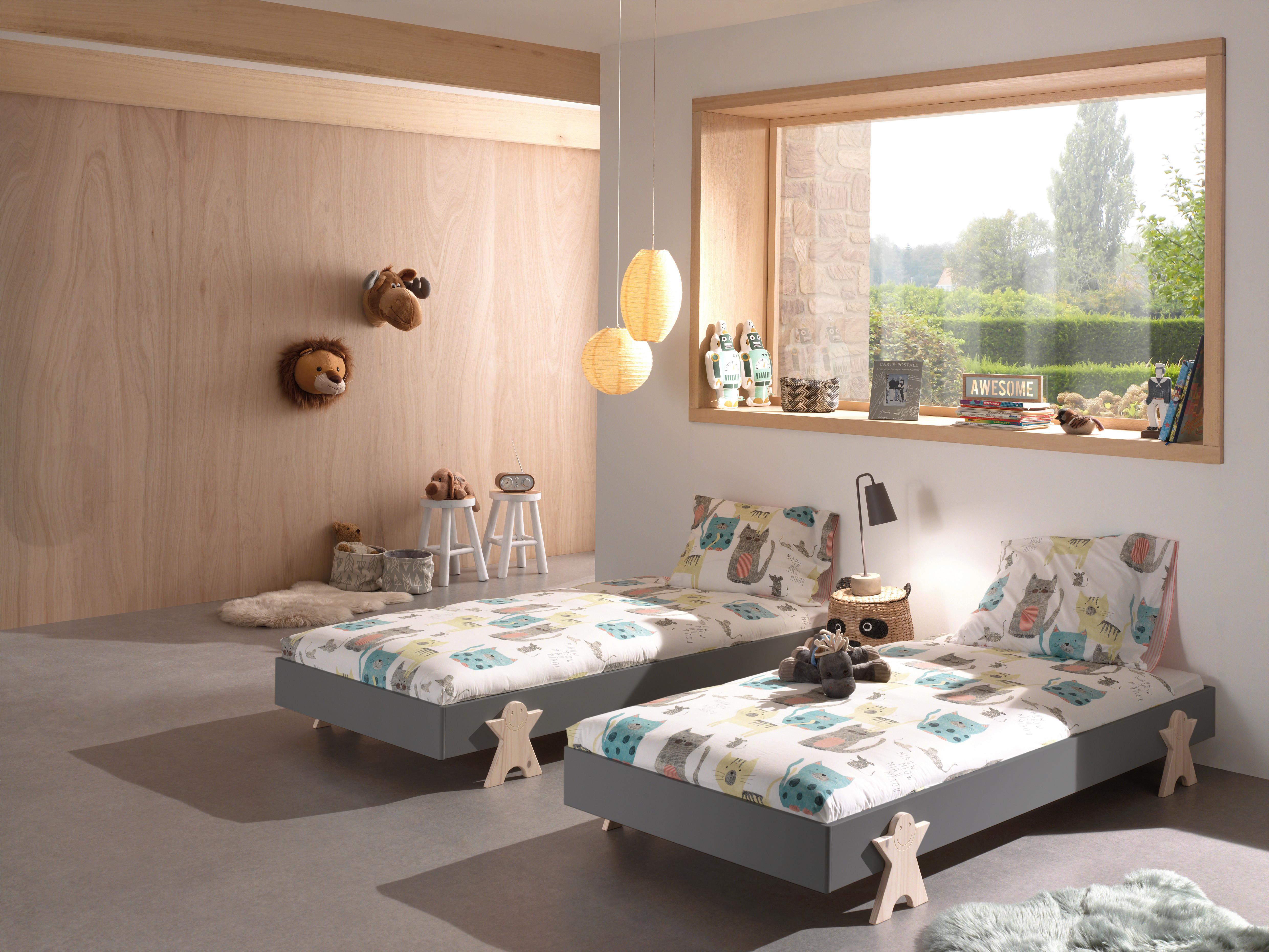 Schickes Bett aus Kiefernholz