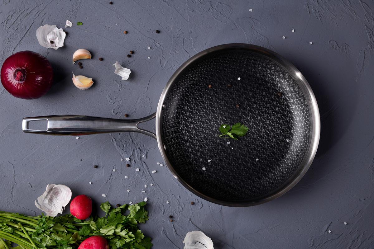 Bratpfanne Hi-Tech 3 D: 20 cm Edelstahl Antihaftbeschichtet - Silberfarben, Basics, Metall (20cm) - Masterpro