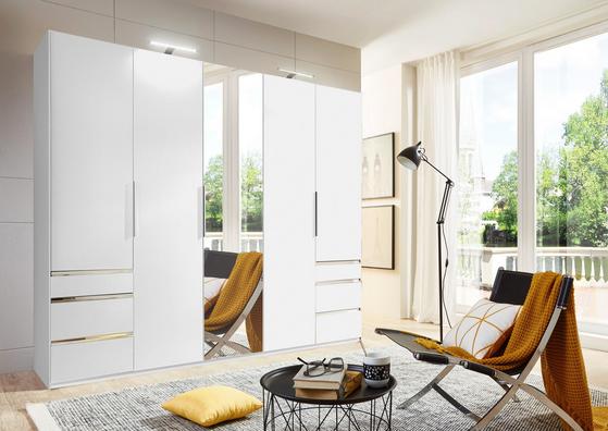 Moderne Aufbewahrung mit Gemütlichkeitsfaktor dank des stylischen Kleiderschrankes LEVEL. Fünftüriger Kleiderschrank in Weiß mit Schubladen und Spiegel