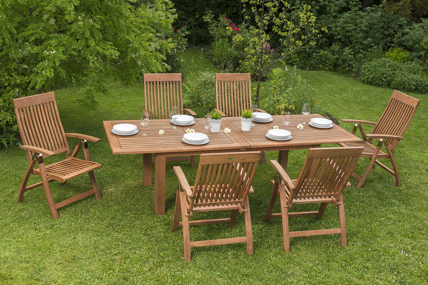 Gartengarnitur SCHLOSSGARTEN aus Eukalyptusholz in Naturfarben Detail Tisch