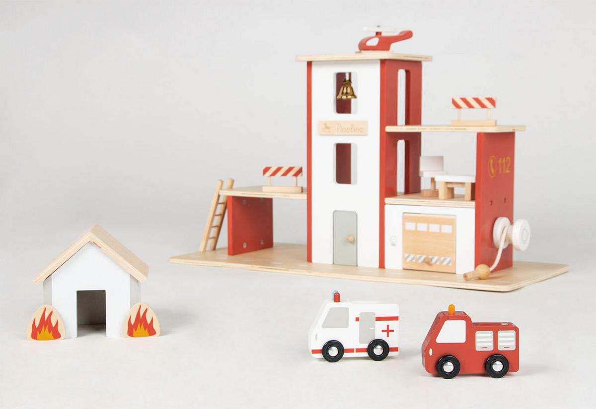 Feuerwehrstation Feuerwache 'ben' Mit Zubehör - Multicolor, Basics, Holz (55/32cm) - Pinolino