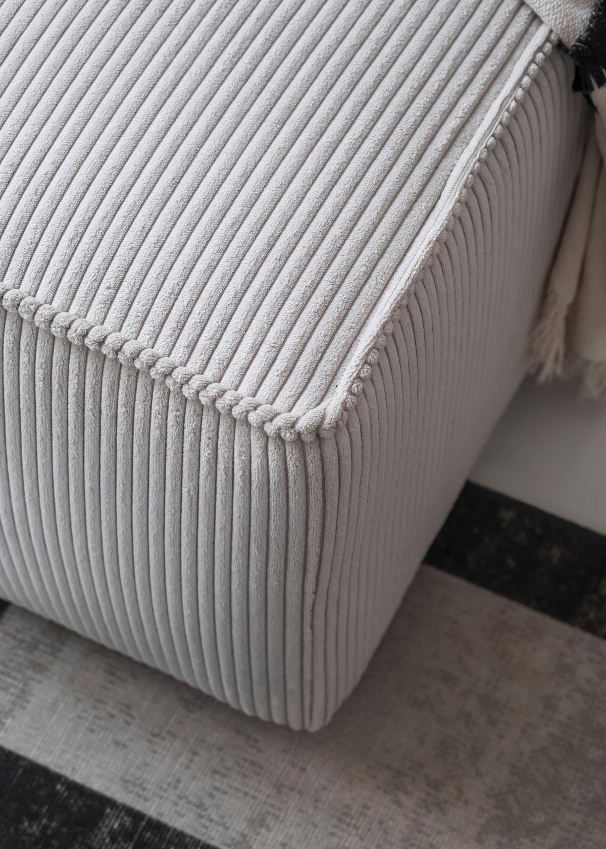 Sedačka OLIVER, pravá, béžová farba - čierna/béžová, Design, textil/plast (247/194cm) - MID.YOU